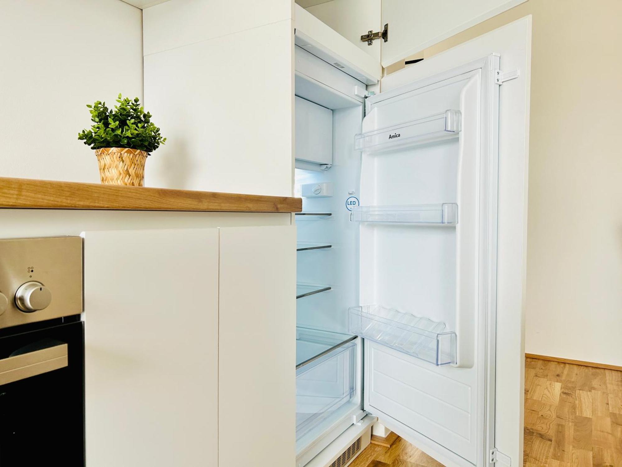 Modern Apartment With Balcony & Free Parking - Nearby Metro Відень Екстер'єр фото