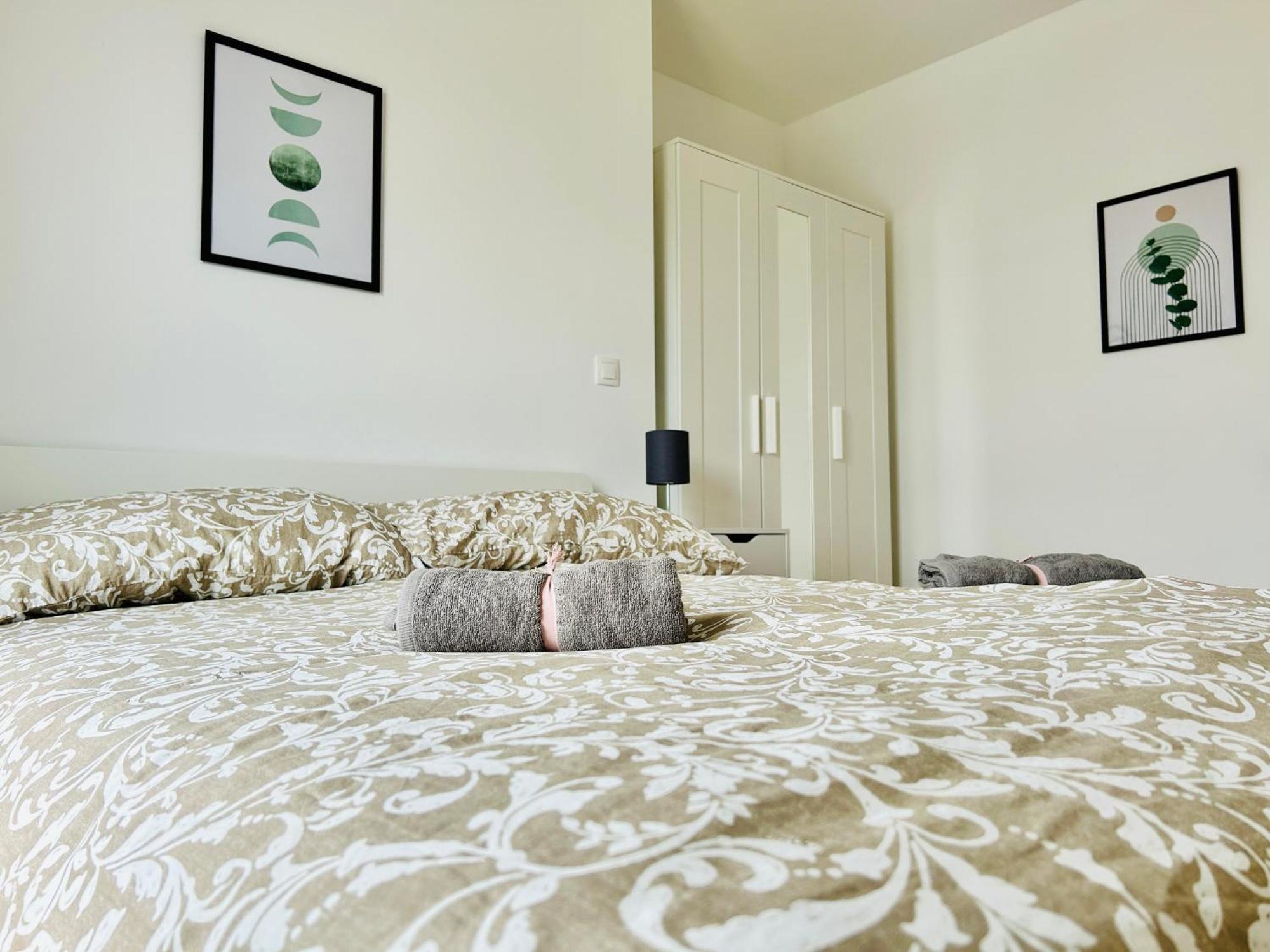 Modern Apartment With Balcony & Free Parking - Nearby Metro Відень Екстер'єр фото