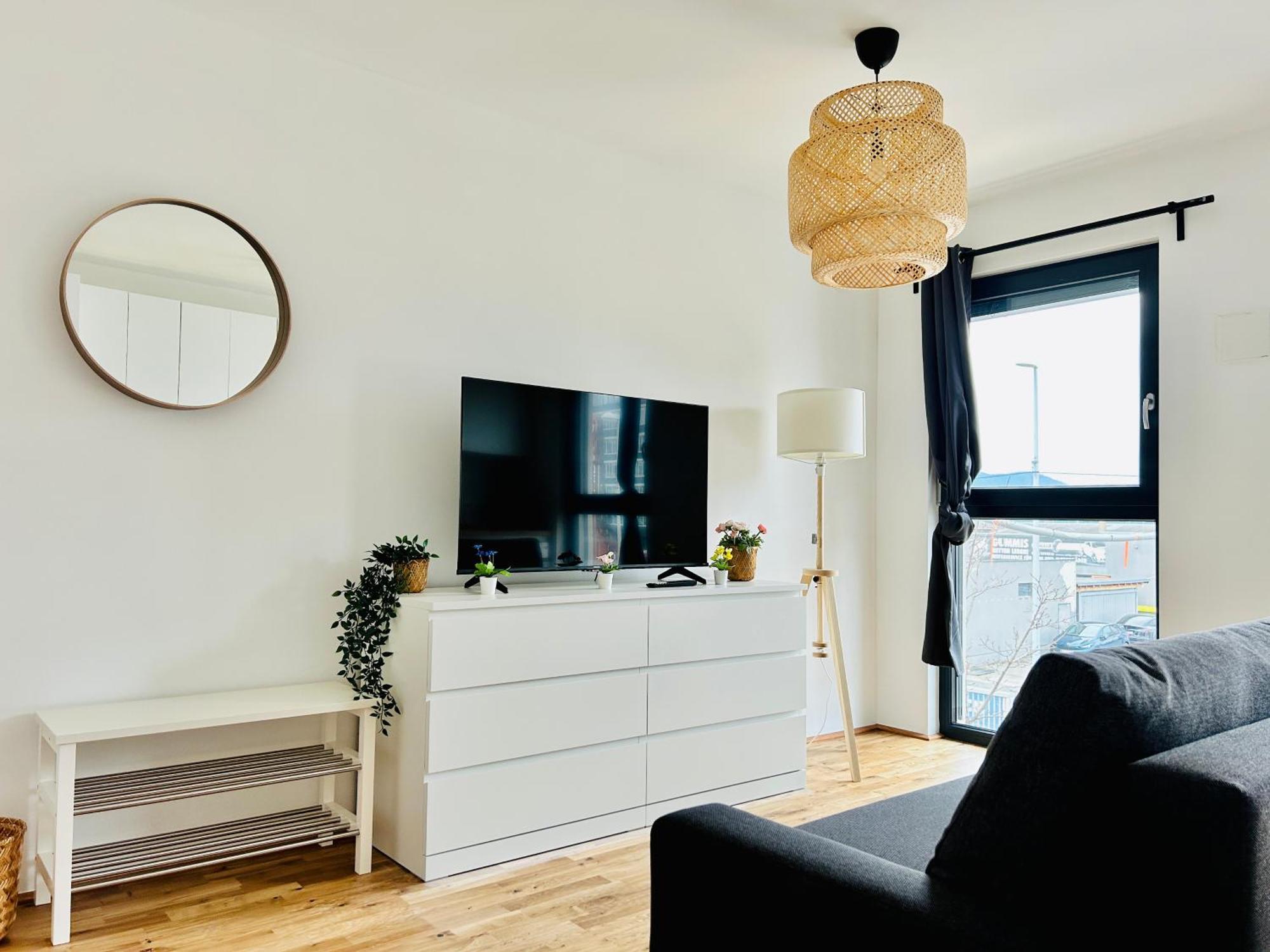 Modern Apartment With Balcony & Free Parking - Nearby Metro Відень Екстер'єр фото