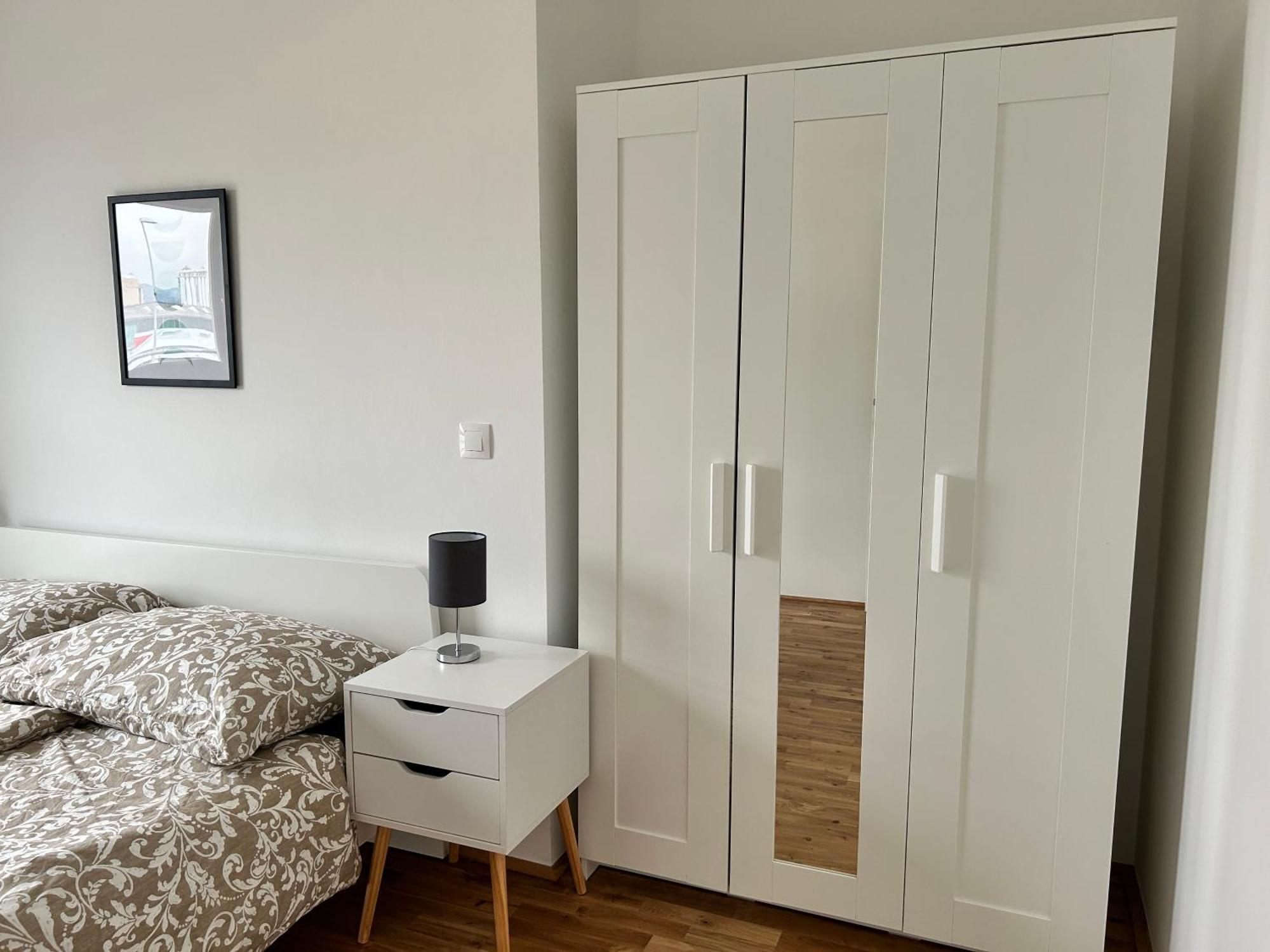 Modern Apartment With Balcony & Free Parking - Nearby Metro Відень Екстер'єр фото
