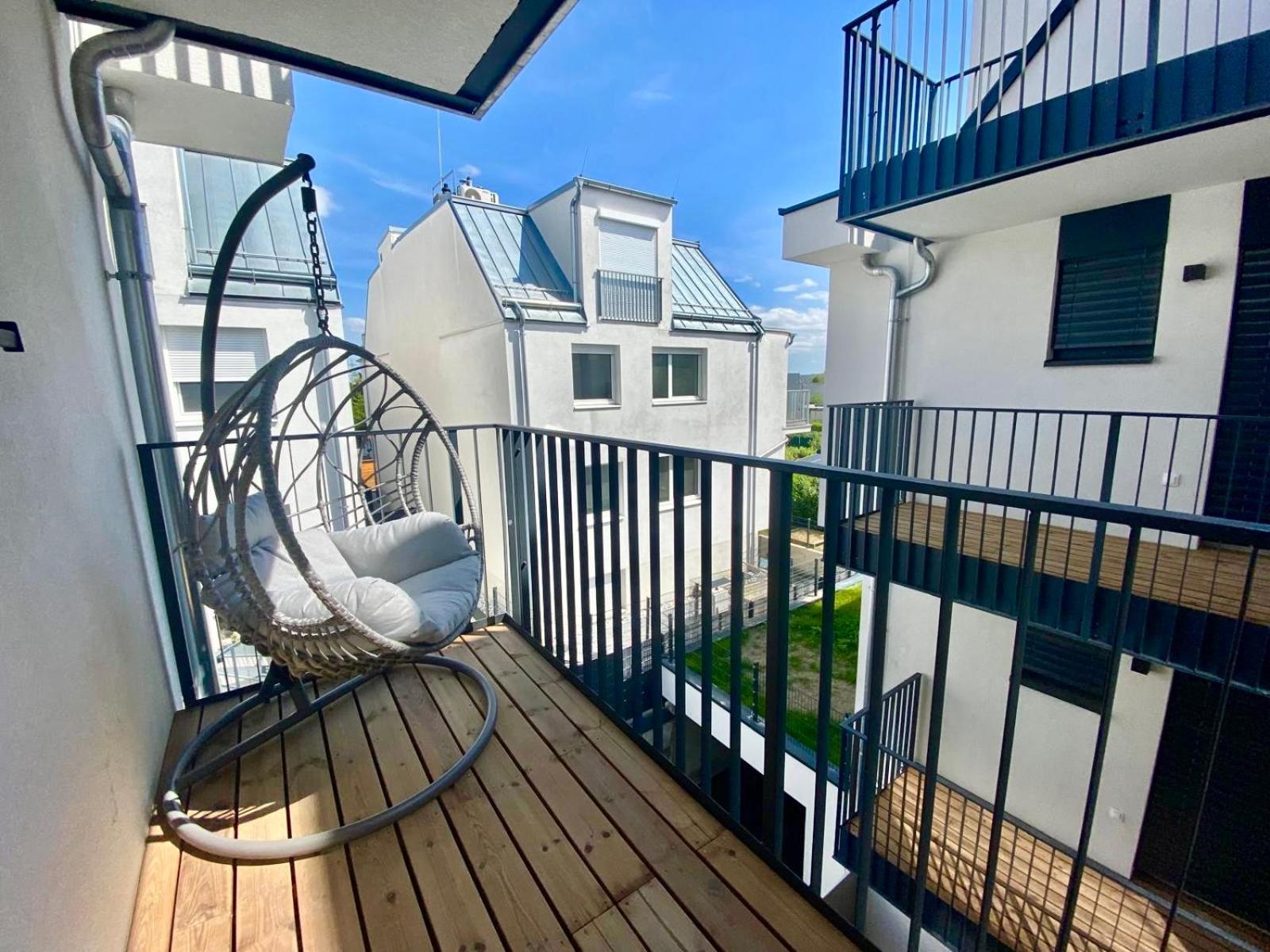 Modern Apartment With Balcony & Free Parking - Nearby Metro Відень Екстер'єр фото