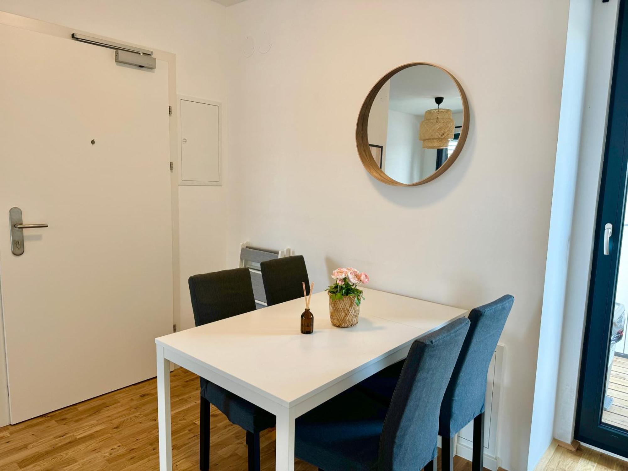 Modern Apartment With Balcony & Free Parking - Nearby Metro Відень Екстер'єр фото