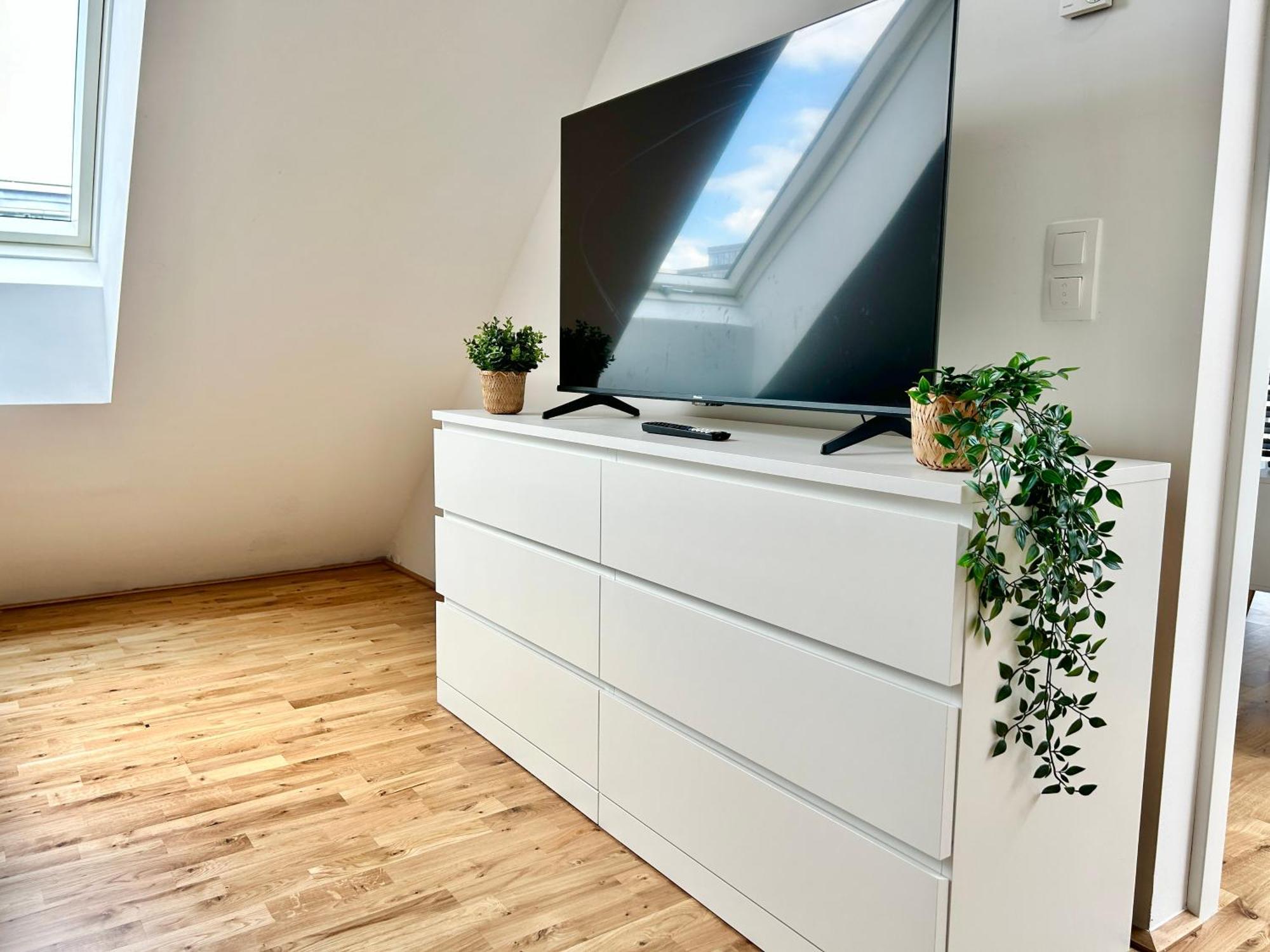 Modern Apartment With Balcony & Free Parking - Nearby Metro Відень Екстер'єр фото