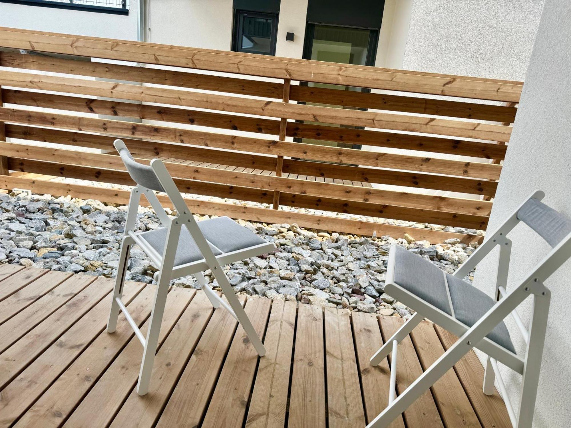 Modern Apartment With Balcony & Free Parking - Nearby Metro Відень Екстер'єр фото