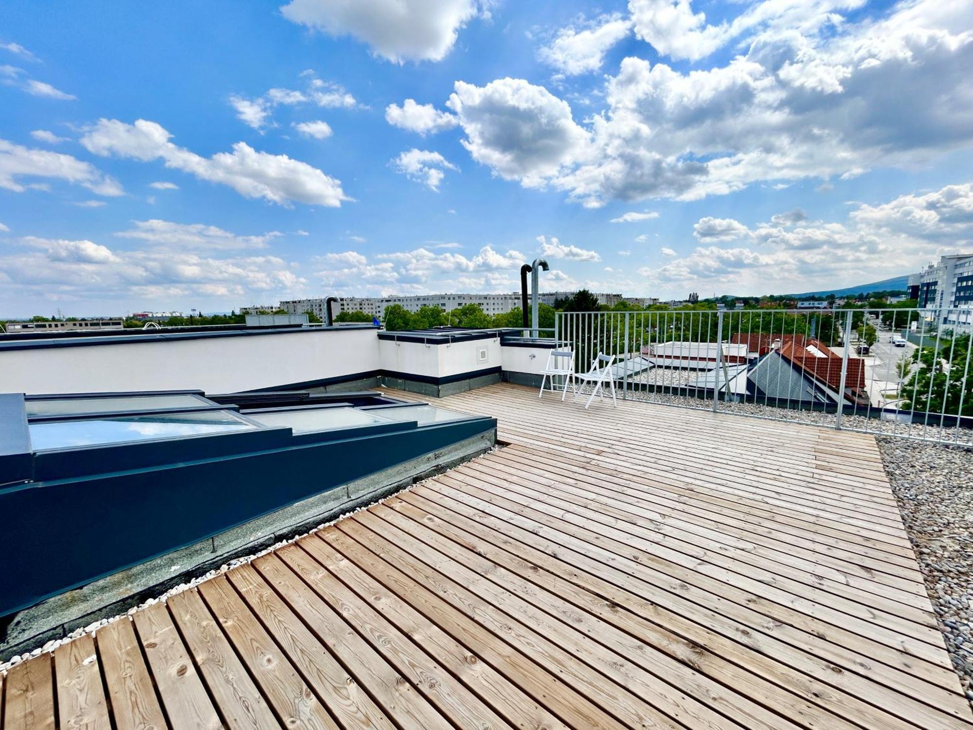 Modern Apartment With Balcony & Free Parking - Nearby Metro Відень Екстер'єр фото