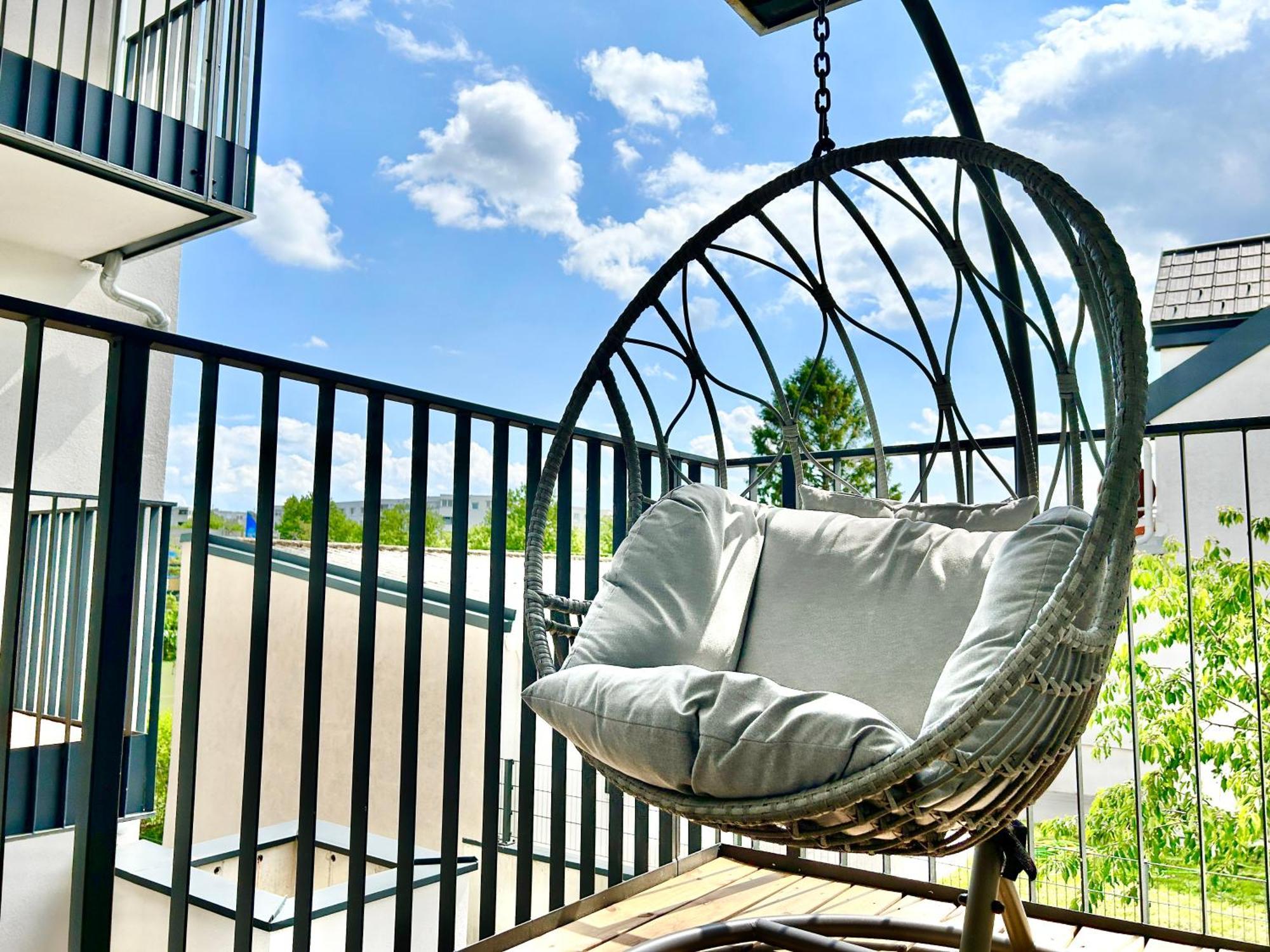 Modern Apartment With Balcony & Free Parking - Nearby Metro Відень Екстер'єр фото
