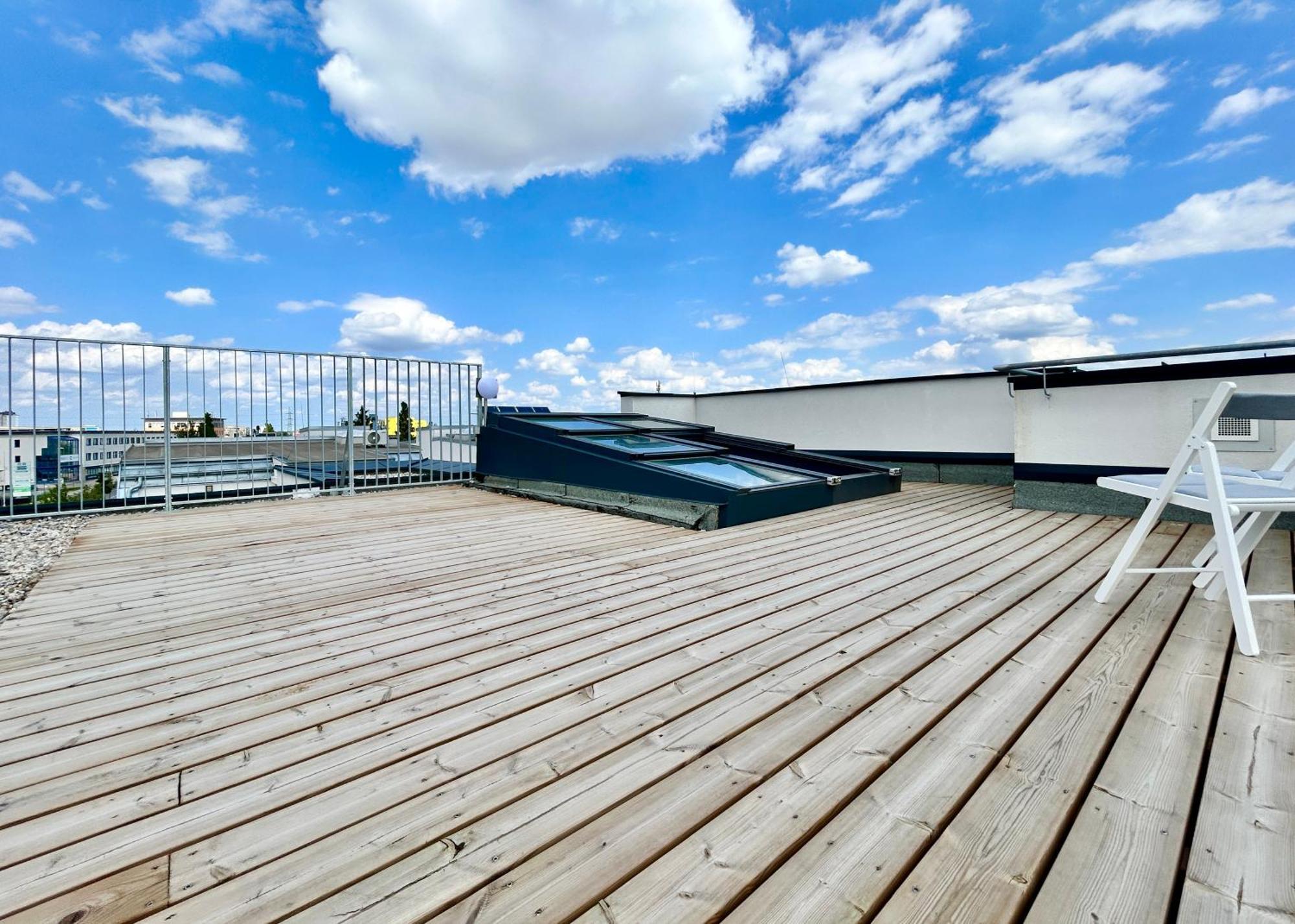 Modern Apartment With Balcony & Free Parking - Nearby Metro Відень Екстер'єр фото